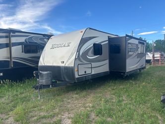 2015 Kodiak slide bunk, queen, bed sofa, dinette