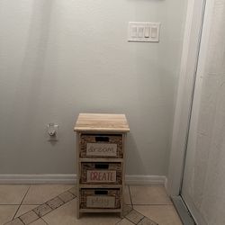 Small Table For Decorating Girls Room 