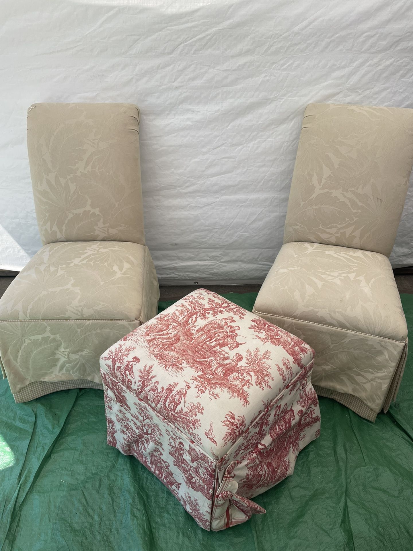 Soft rolling chairs and ottoman