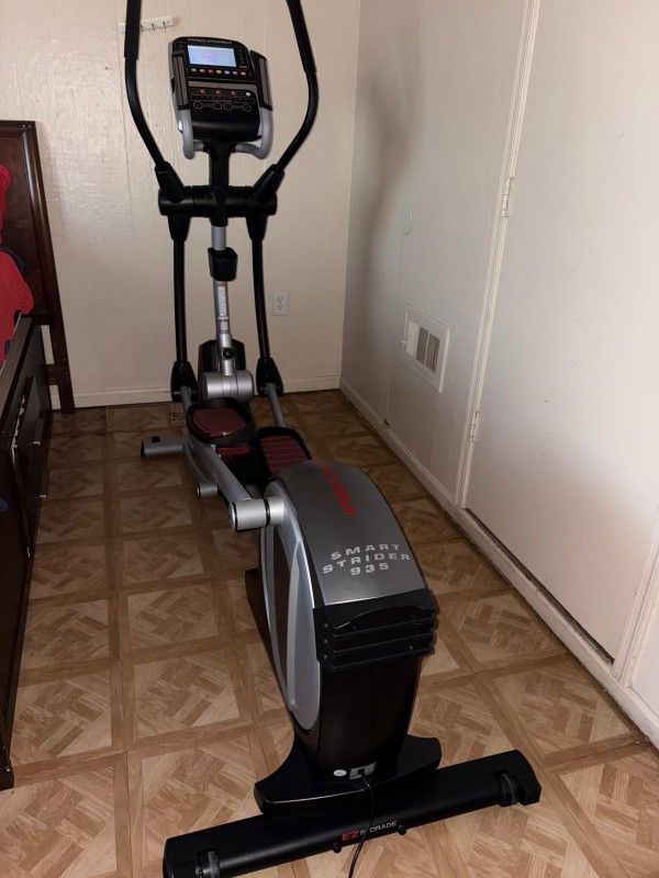 Pro-Form Smart Strider 935