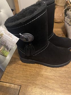Bear Paw Boots One Pair Sz 5  one pair Of sz 6
