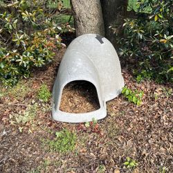 Dog igloo