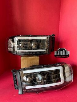 Dodge Ram 2002. 2005 Headlight.