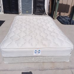 Sealy Queen Mattress And Box Spring 