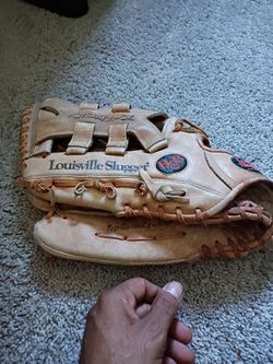 Vintage Louisville slugger super Daddy baseball glove