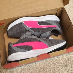 BNIB Puma Girls Twitch Running Shoes Sneakers