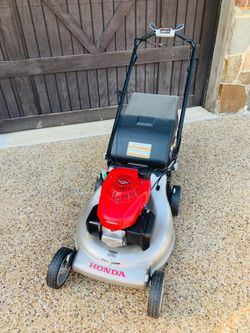 Like new Honda Self propelled Lawnmower
