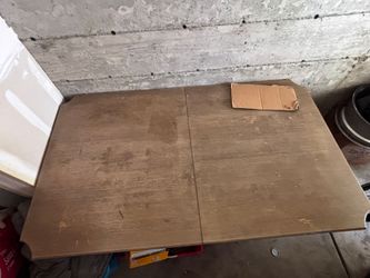 Free dining table
