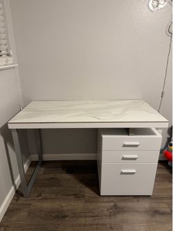Desk w 3 Drawers