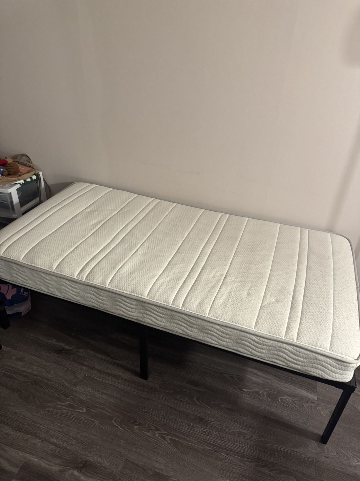 Twin Size Mattress+Fram
