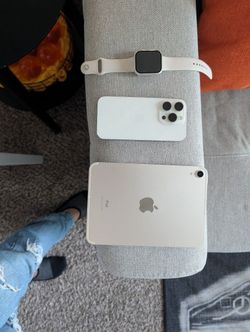 Apple Bundle – iPhone 15 Pro + iPad Mini 5th Gen+ Apple Watch Series 9