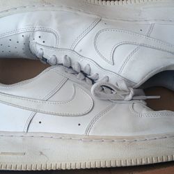 Used NIKE Shoes