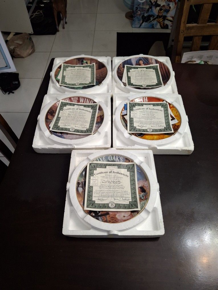"NEW " Set Of 5 Gone With The Wind 8" Porcelain Collector's Plates With Certificate Of Authenticity, 3 Are Musical, See Desc