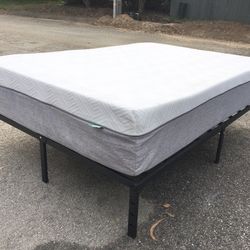 ****Full Size Bed Mattress/Frame *****
