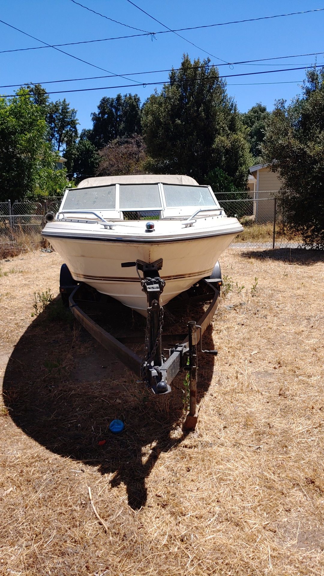 1986 sea ray. Boat 1200. as is.