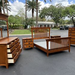 BEAUTIFUL SET QUEEN REAL WOOD W BOX SPRING / DRESSER W MIRROR / CHEST & TWO NIGHTSTAND - BY VIETINAM FURNITURE - PERFECT CONDITION - Delivery Availabl