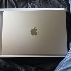 Mac book Air 15 inch starlight