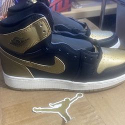 Nike Air Jordan 1 Retro High OG Black Metallic Gold