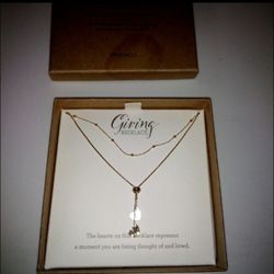 Beautiful NWT LADIES NECKLACE 
