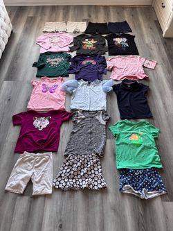 19-Piece Girls' Clothing Lot - Levi's, Converse, Old Navy t-shirt and shorts /skirt size-10-12