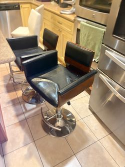 Kitchen bar stools, 4 pcs. Good condition.