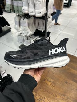 New Wmns Hoka one one Clifton 9 size 10.5
