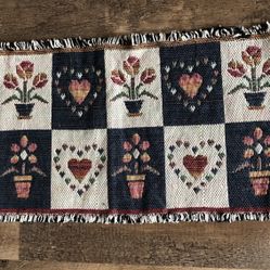 Country Farmhouse Heart And Flowers Table Runner