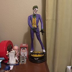 Joker Statue 