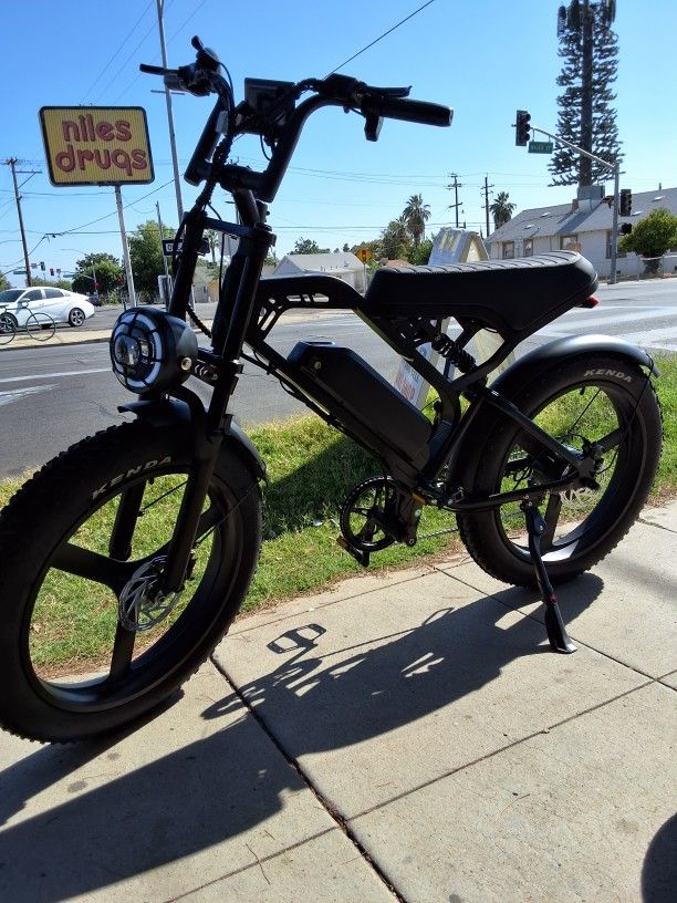 Electric Bike Size 24" For The Tall People. It Goes Up To 35 Mph. Brand New. Only $ 1899 Or Make $200 Monthly Payments. 