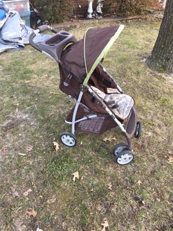 Fold up travel trailer Stroller only $20 firm