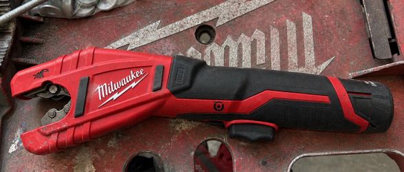 Milwaukee M12 Cordless Copper Tube Cutter