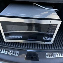 Panasonic 1100 Watt Microwave. 