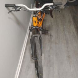 Ozone 500 Gira mountain bike. 