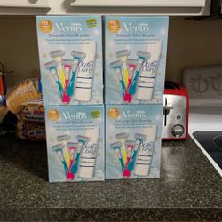 Venus Smooth Skin Shave Sets-4 Items!($60.00+ Value)