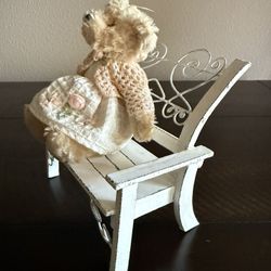 wood/metal bench 5"x5"x4.5" with bear 