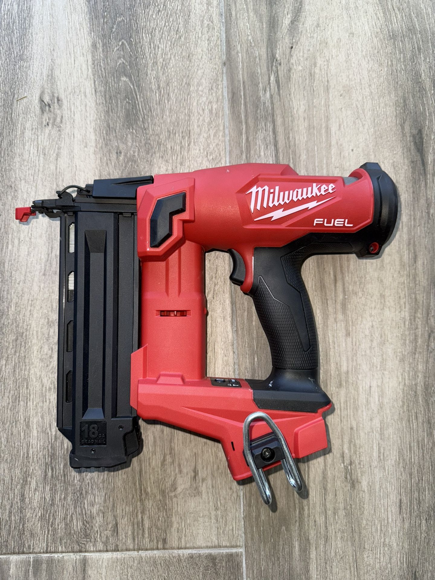 Milwaukee Brad Nailer 18 Gauge