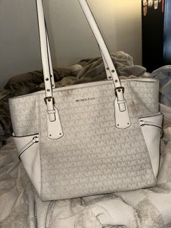 MICHAEL KORS Voyager Bag