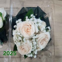 corsages and boutonnieres 