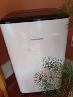 Honeywell portable air conditioner, almost new (used 4 times)
