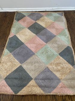 Beautiful 6x4 Area Rug