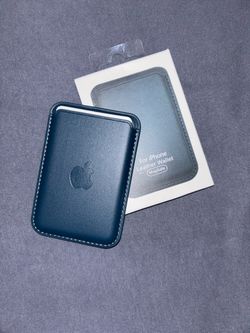 iPhone Leather Wallet with MagSafe