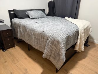 Queen bed set