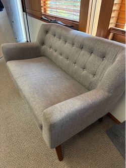 Loveseat (52W x 28D x 32H)