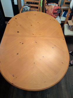 Oval dining room table