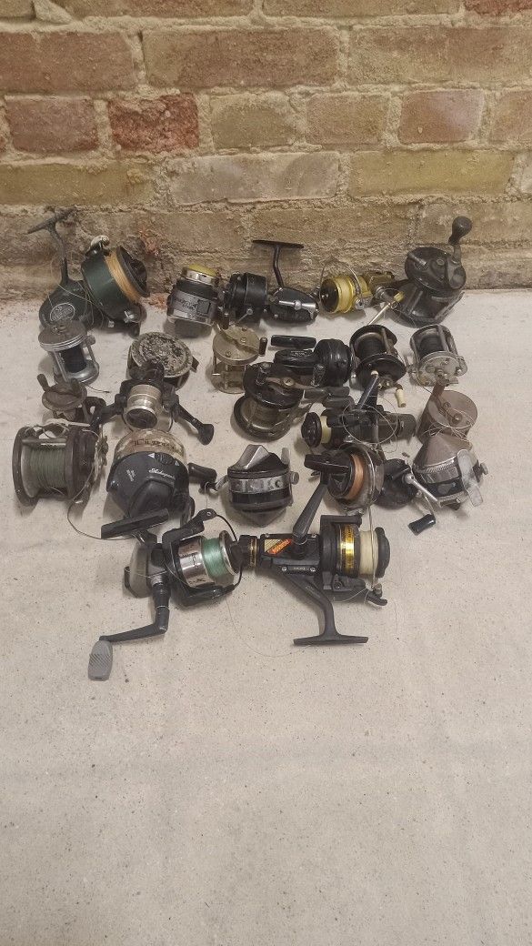 Vtg Fishing Reel Lot Of 23
