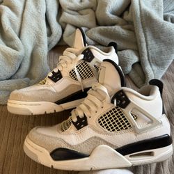 Nike Air Jordan 4 Retro GS ‘Military Black’