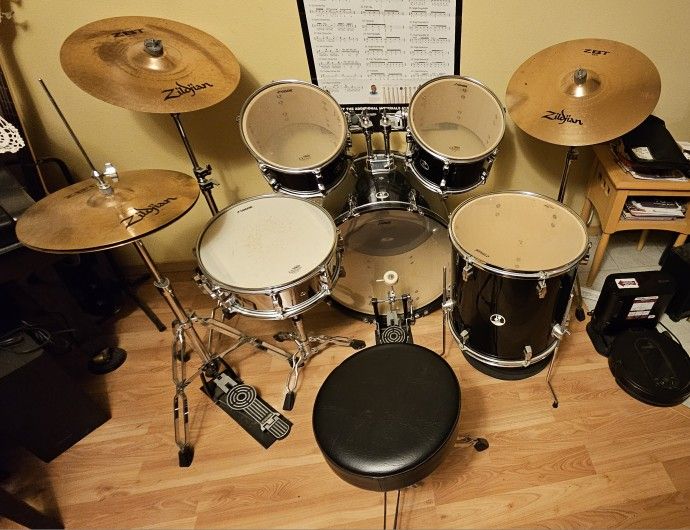 SONOR FORCE 507 Drum Set With Zildjian Rock Cymbals