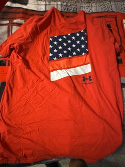 Men’s Under Armour XXL Shirt