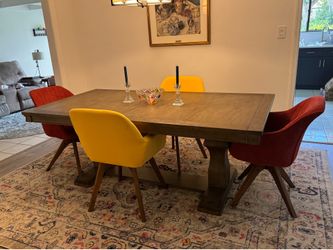 Like new Ashley Dining table 4-8