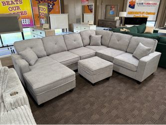 Light gray modern sectional w/ ottoman